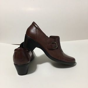 NWOT CLARKS BROWN BOOTIES